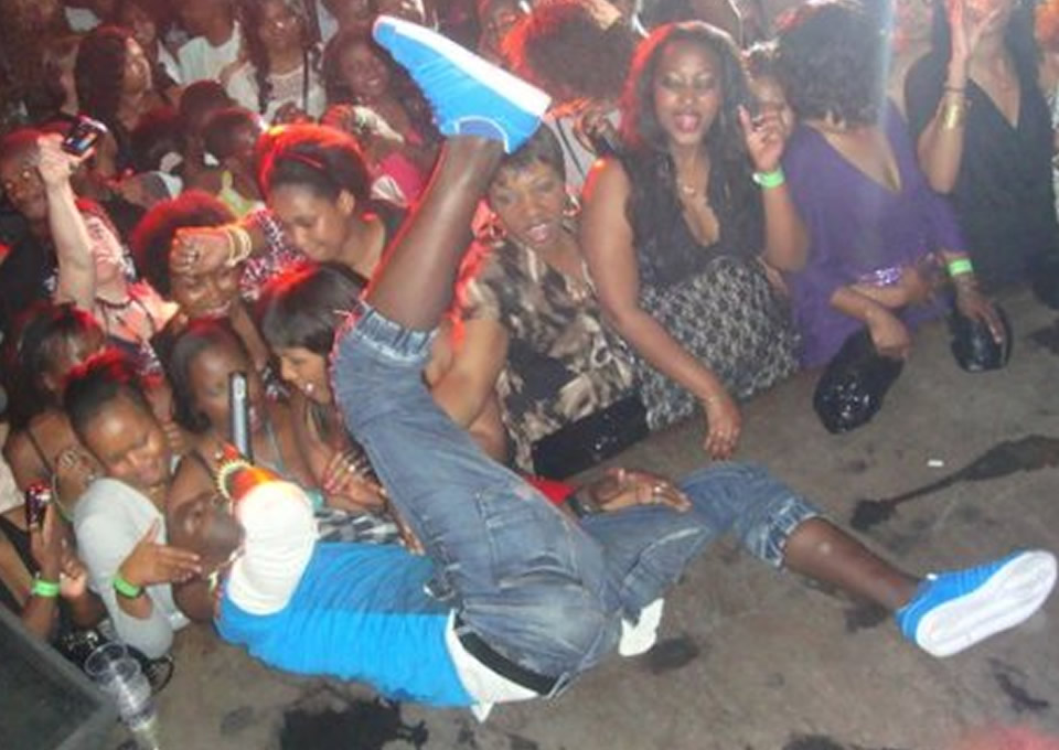 Paddy Dee Performs in Brussels